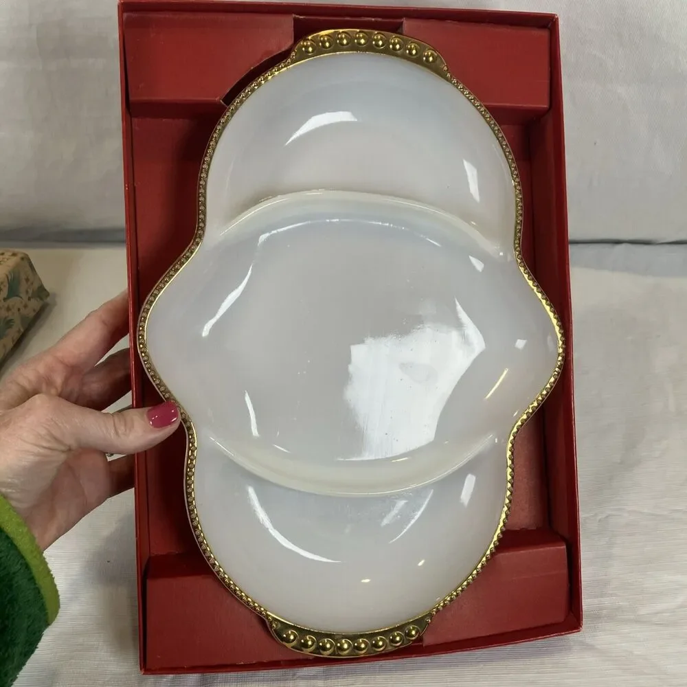 ANCHOR HOCKING FIRE KING MILK GLASS GOLD DIVIDED RELISH DISH Original Box‎